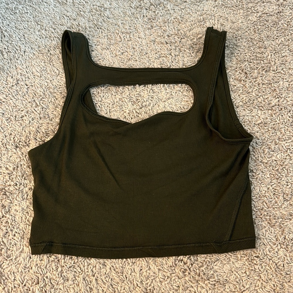 Lululemon olive green knit tank top with a cut out on front Sz 8